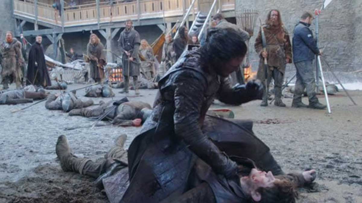 watch Jon Snow punching Ramsay Bolton for 1 hour