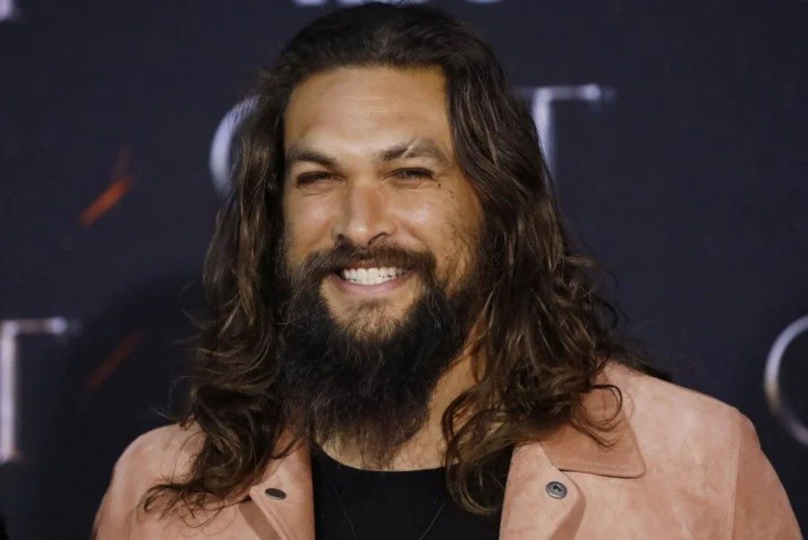 jason-momoa-loses-to-jimmy-fallon-in-the-water-war-rematch-on-the-tonight-show-3147339