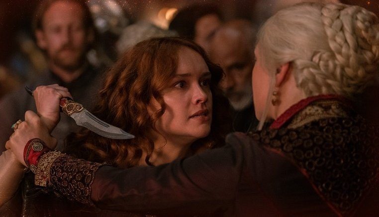 Alicent attempting to stab Rhaenyra with Viserys' dagger