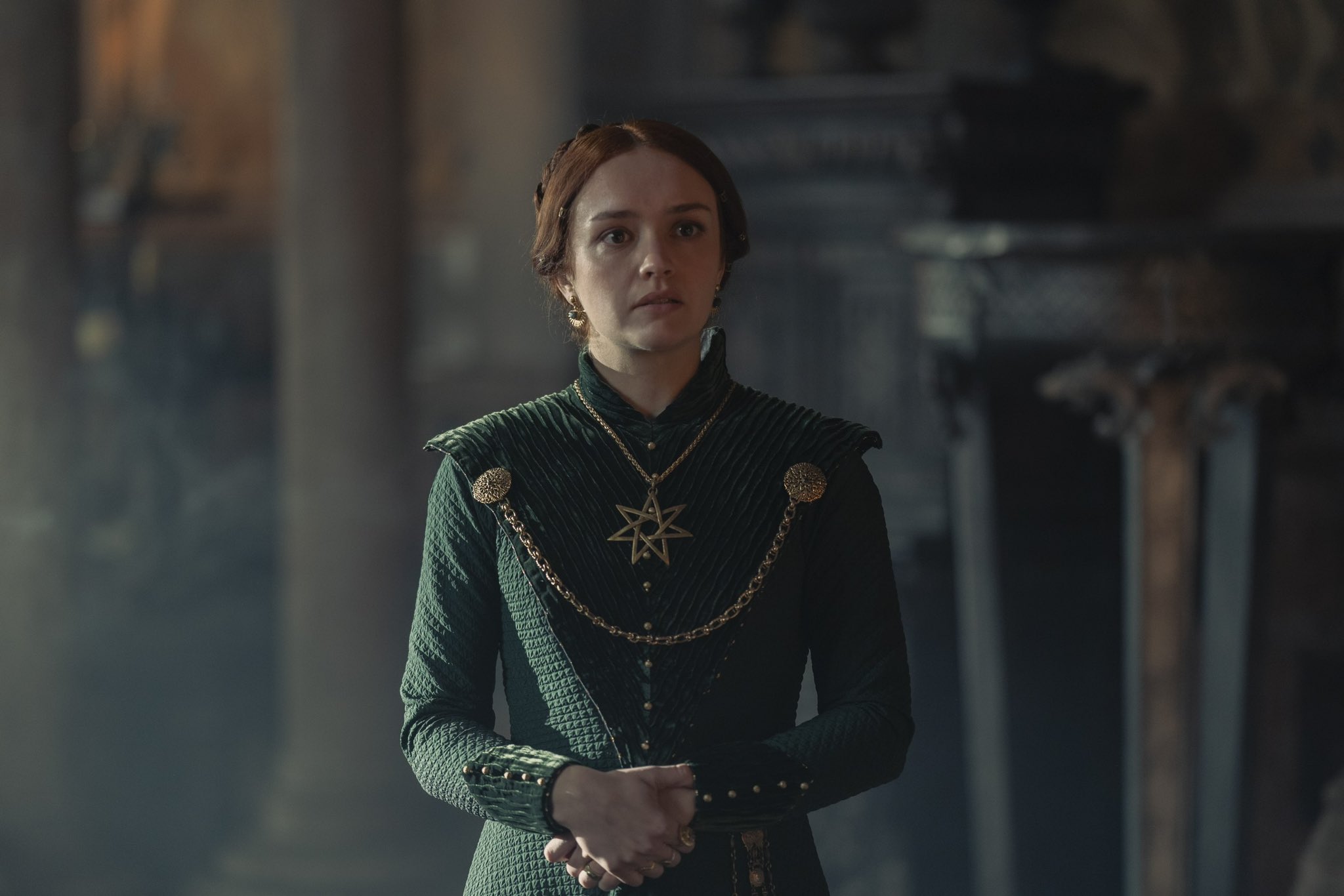 olivia-cooke-as-queen-alicent-house-of-the-dragon-episode-8-3